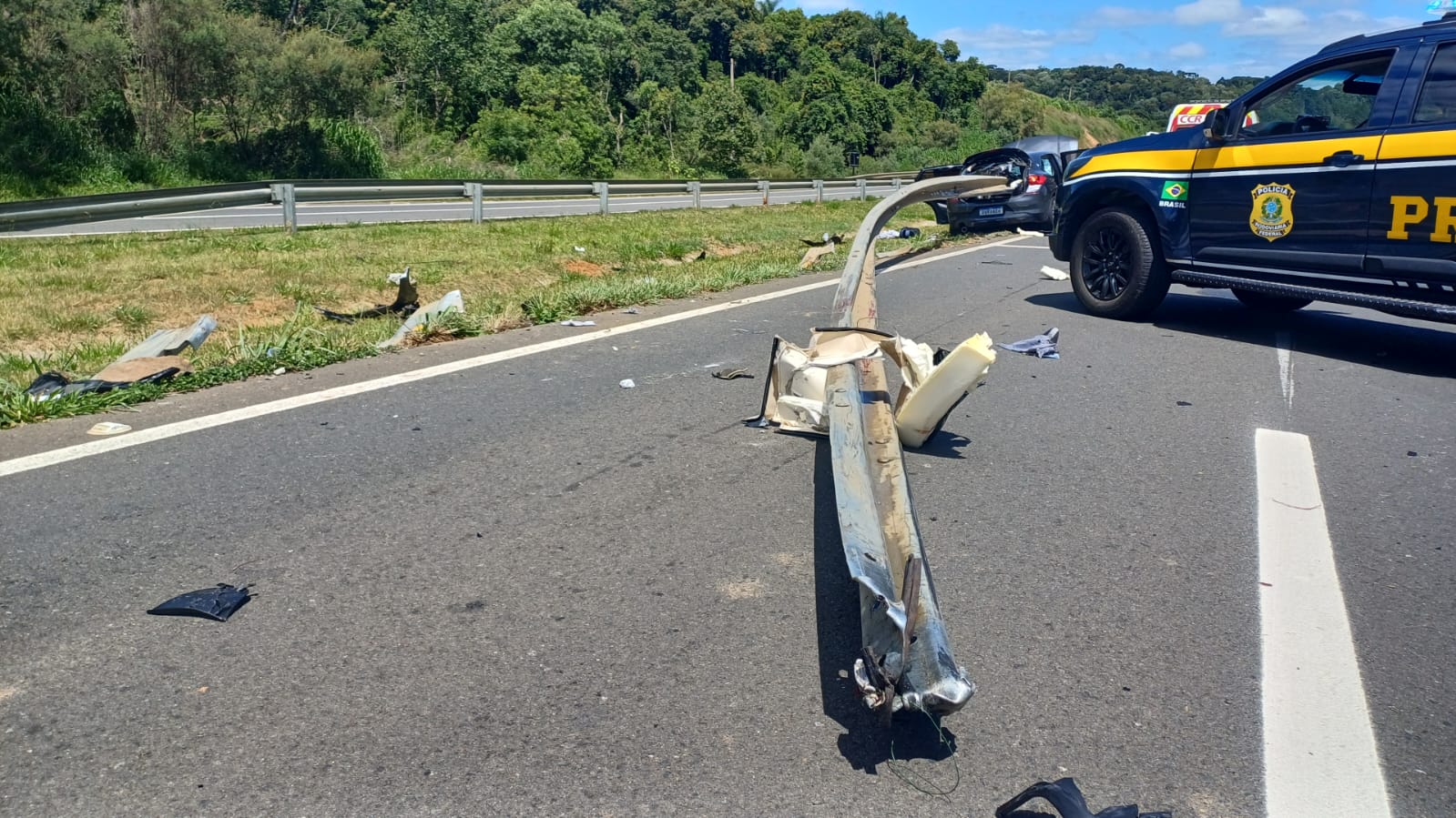Guard-rail perfura veículo e criança morre – TVBV ONLINE